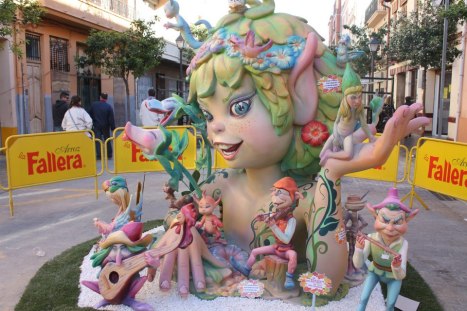Falla infintal These are much smaller and get erected first and burned first